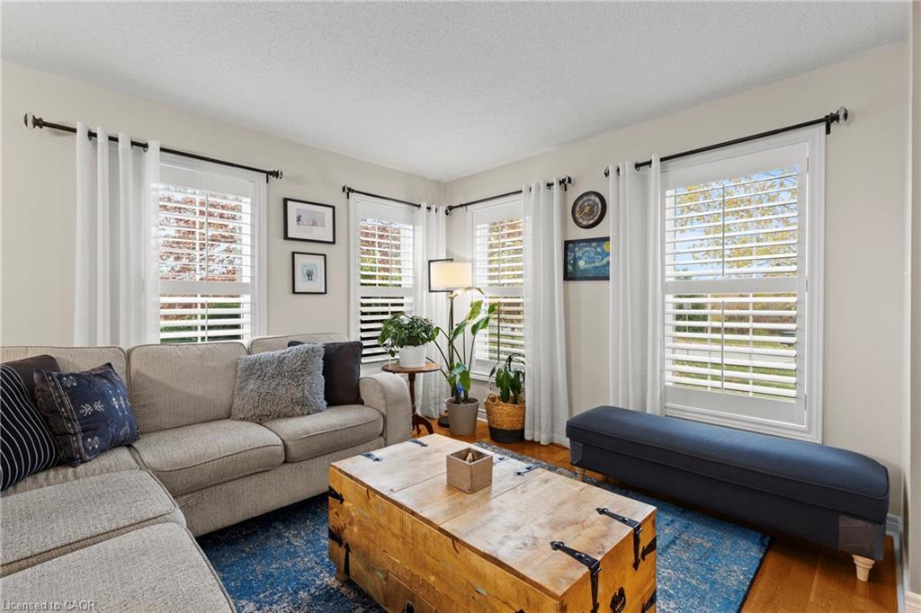 257 Wright Crescent, Niagara-On-The-Lake, ON - Indoor Photo Showing Living Room