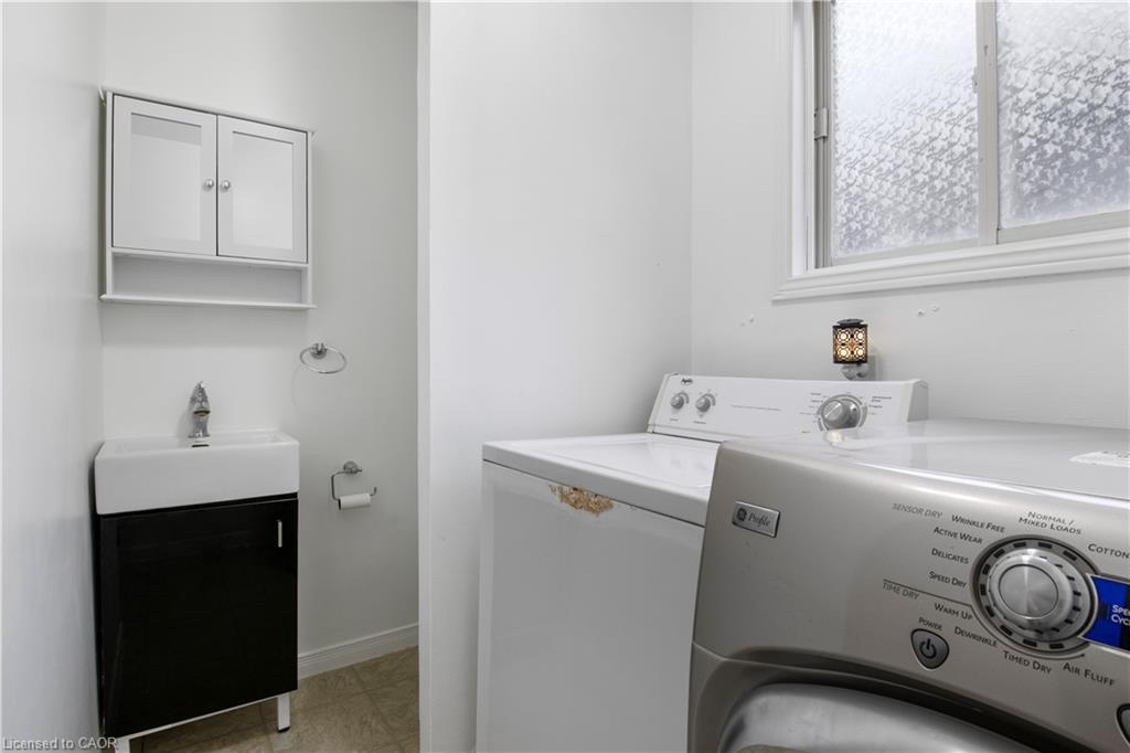 43 Middleton Street, Cambridge, ON - Indoor Photo Showing Laundry Room