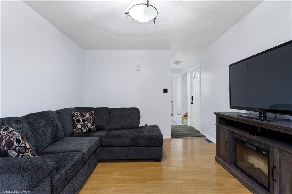 43 Middleton Street, Cambridge, ON - Indoor Photo Showing Living Room