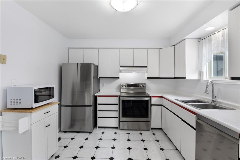 43 Middleton Street, Cambridge, ON - Indoor Photo Showing Kitchen With Double Sink