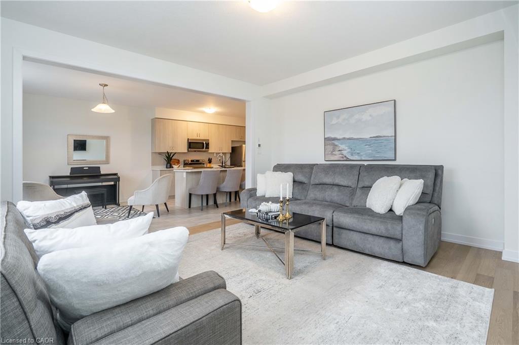 57 Monteith Drive, Brantford, ON - Indoor Photo Showing Living Room
