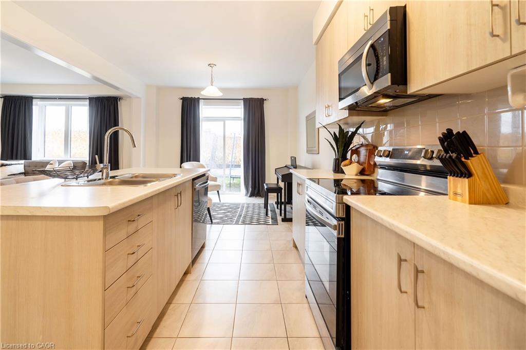 57 Monteith Drive, Brantford, ON - Indoor Photo Showing Kitchen