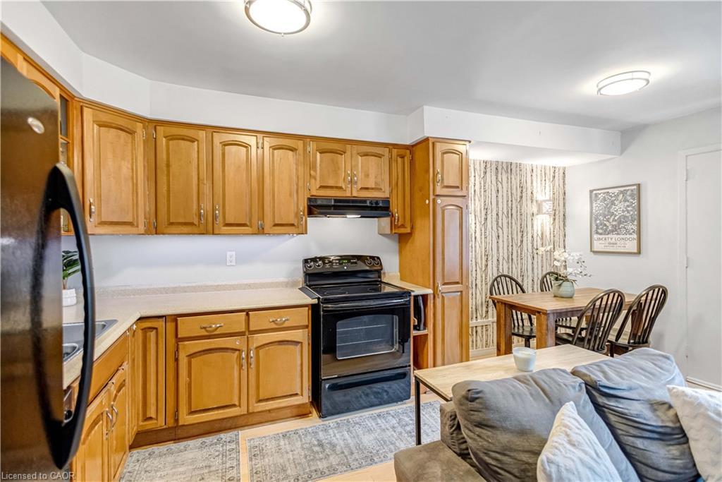 15-1396 Upper Ottawa Street, Hamilton, ON - Indoor Photo Showing Kitchen