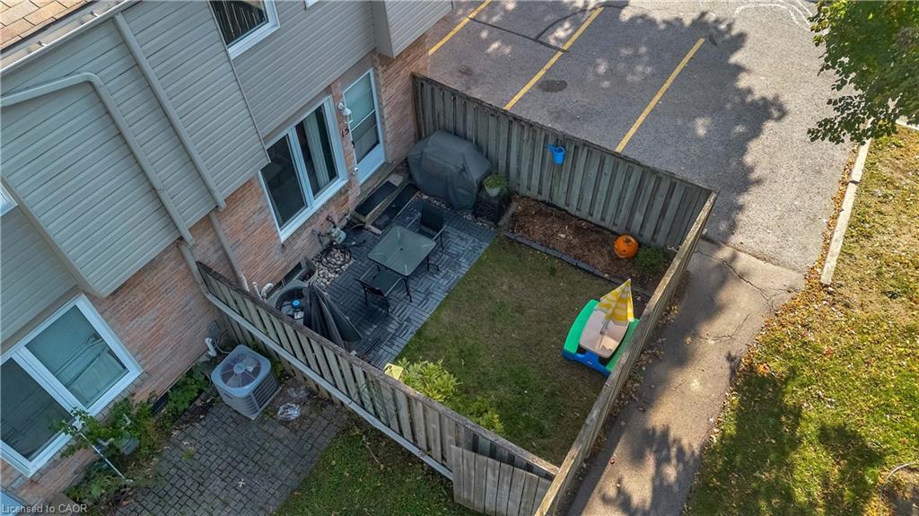 15-1396 Upper Ottawa Street, Hamilton, ON - Outdoor