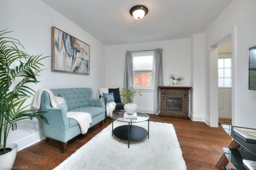 136 Alma Street N, Guelph, ON - Indoor Photo Showing Living Room With Fireplace