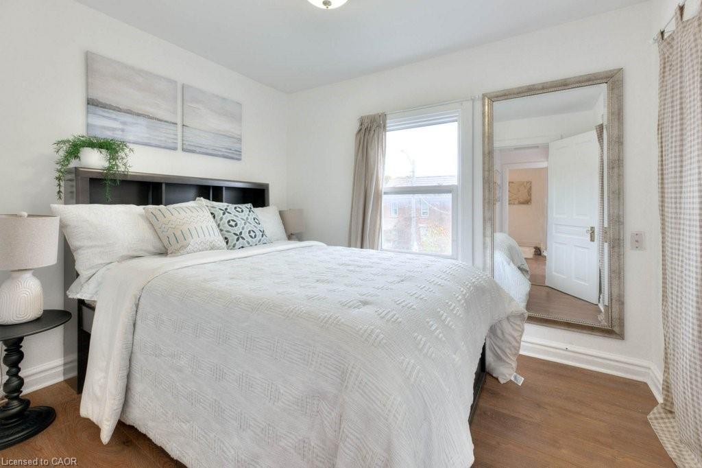 136 Alma Street N, Guelph, ON - Indoor Photo Showing Bedroom