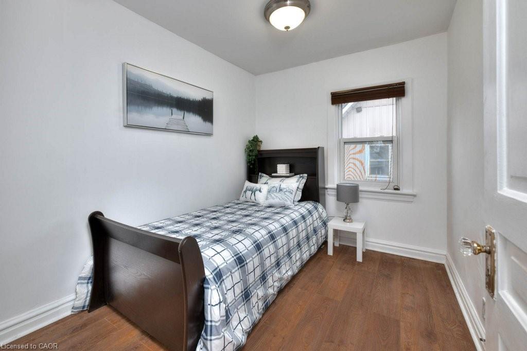 136 Alma Street N, Guelph, ON - Indoor Photo Showing Bedroom