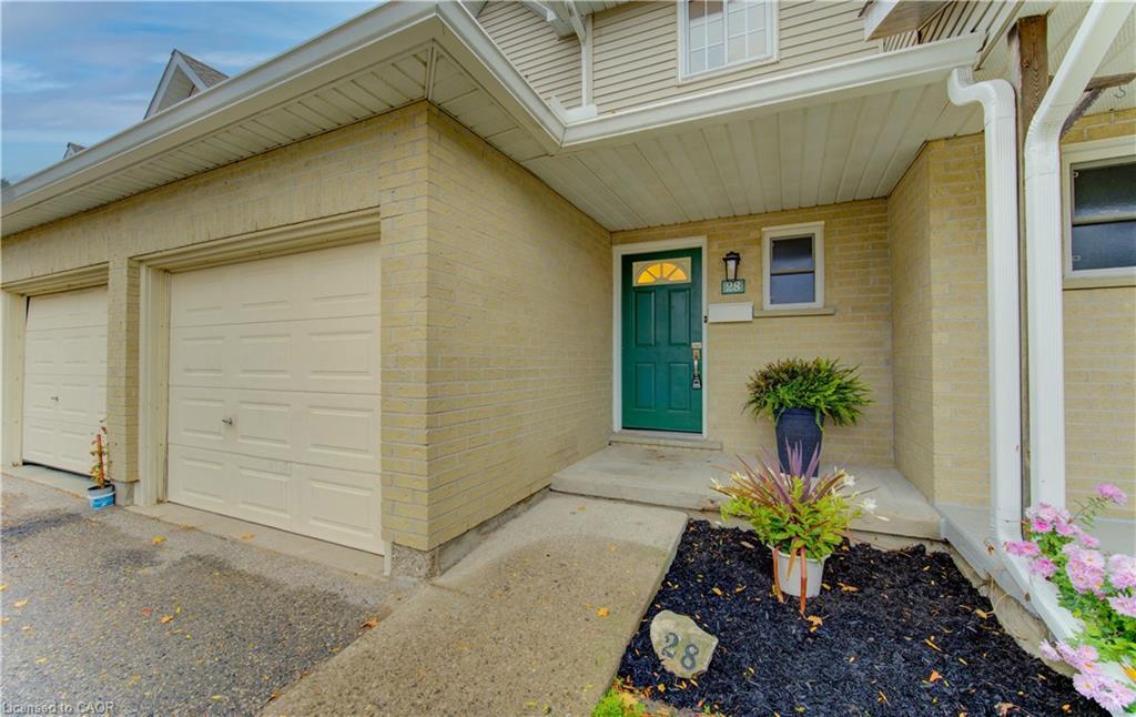 28-10 Holborn Court, Kitchener, ON - Outdoor