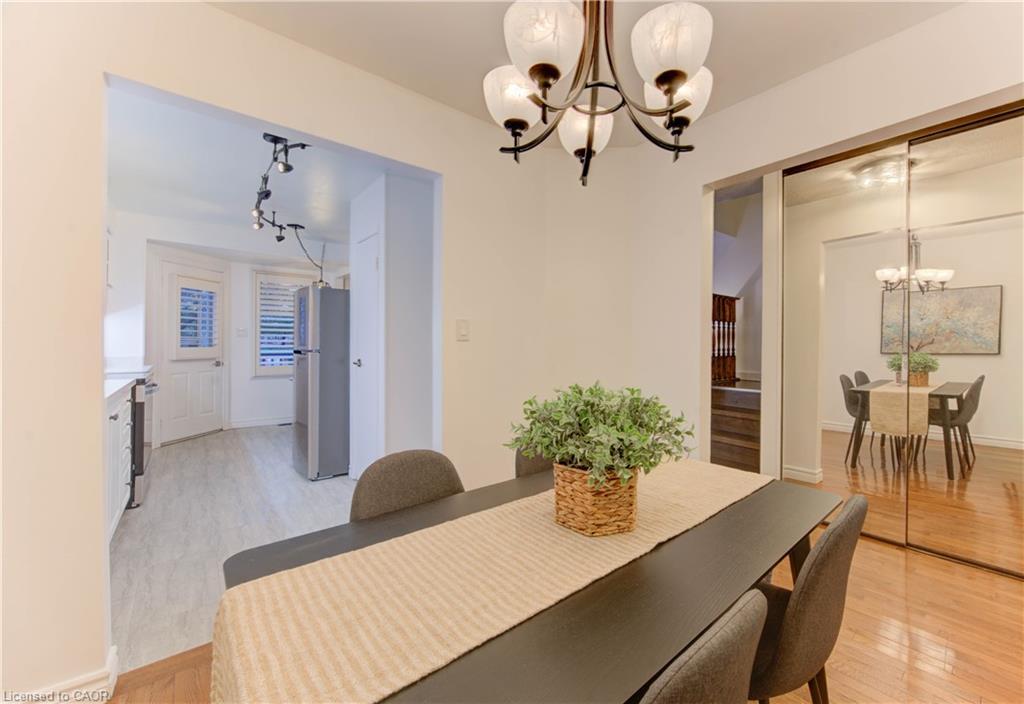 28-10 Holborn Court, Kitchener, ON - Indoor Photo Showing Dining Room