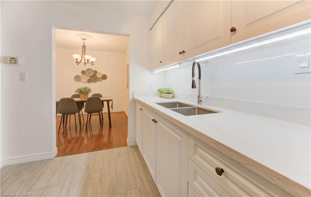 28-10 Holborn Court, Kitchener, ON - Indoor Photo Showing Kitchen With Double Sink
