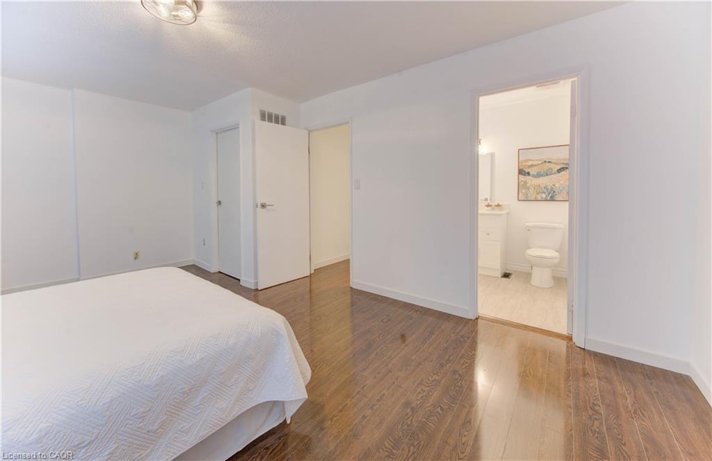 28-10 Holborn Court, Kitchener, ON - Indoor Photo Showing Bedroom