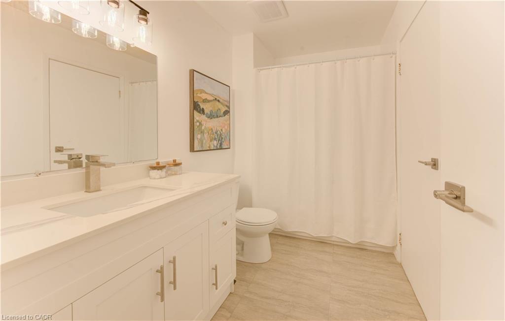 28-10 Holborn Court, Kitchener, ON - Indoor Photo Showing Bathroom