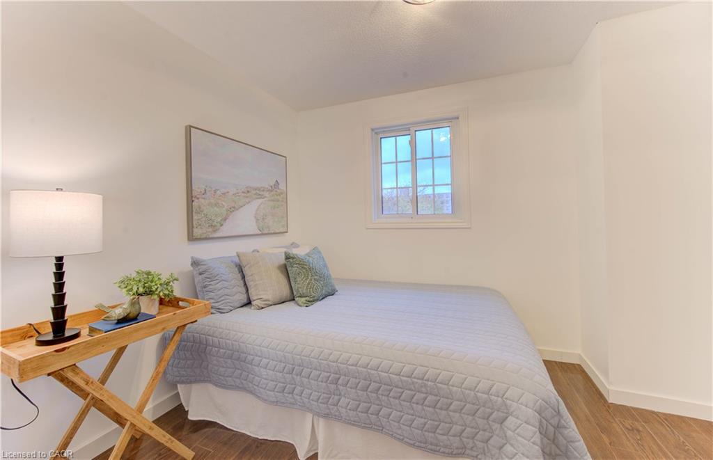 28-10 Holborn Court, Kitchener, ON - Indoor Photo Showing Bedroom