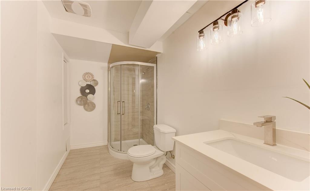 28-10 Holborn Court, Kitchener, ON - Indoor Photo Showing Bathroom