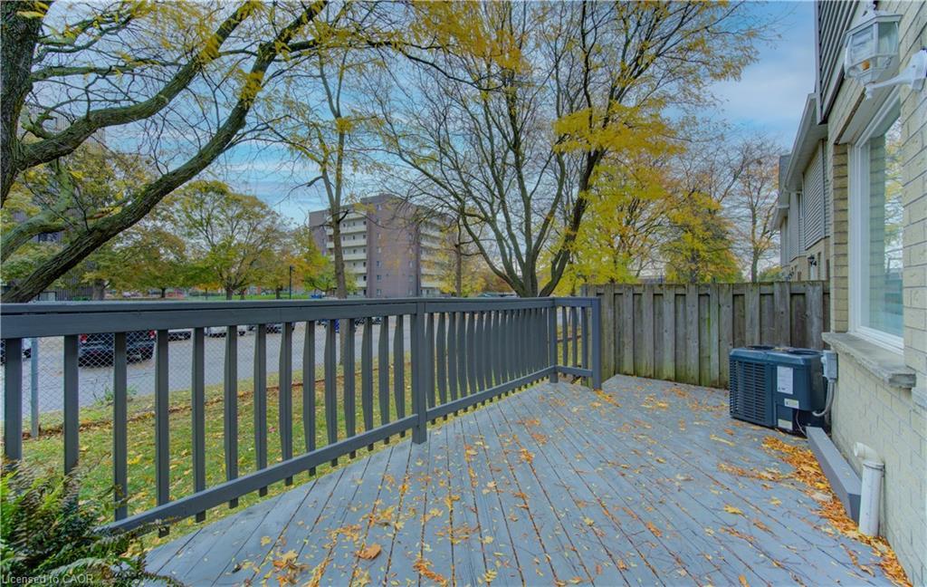 28-10 Holborn Court, Kitchener, ON - Outdoor