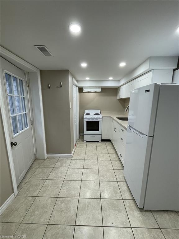 3 Brock Street, Kitchener, ON - Indoor Photo Showing Other Room