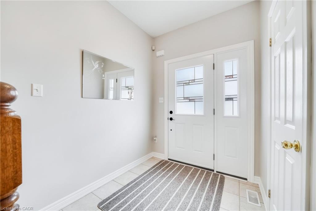 4005 Alexan Crescent, Burlington, ON - Indoor Photo Showing Other Room