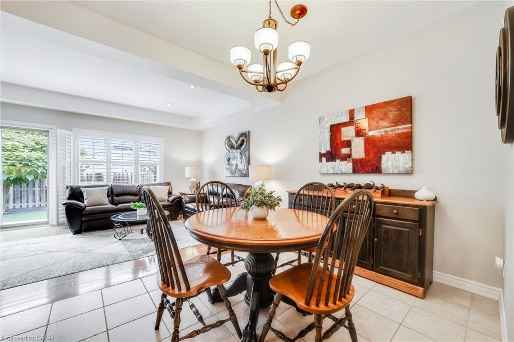 4005 Alexan Crescent, Burlington, ON - Indoor Photo Showing Dining Room