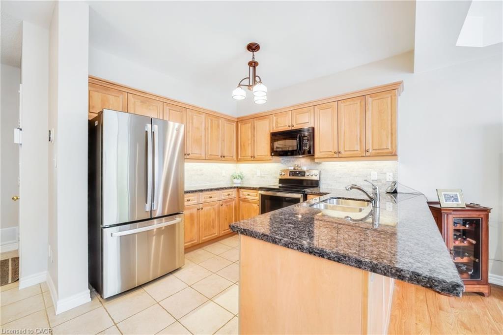 4005 Alexan Crescent, Burlington, ON - Indoor Photo Showing Kitchen With Double Sink