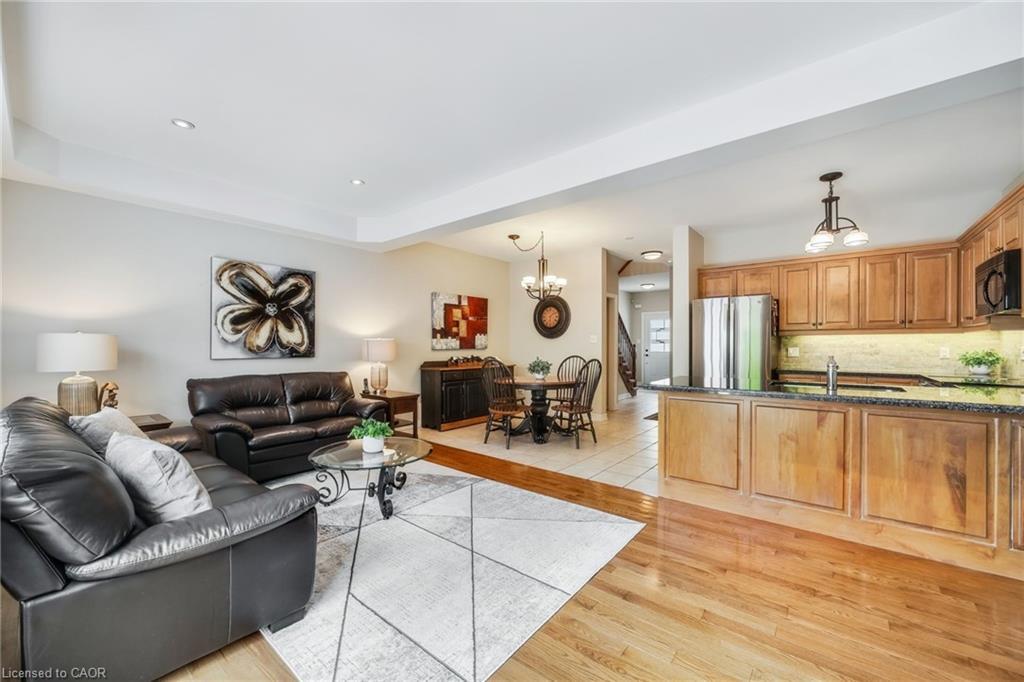 4005 Alexan Crescent, Burlington, ON - Indoor Photo Showing Living Room