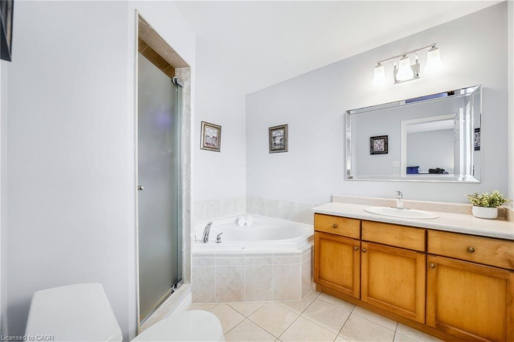 4005 Alexan Crescent, Burlington, ON - Indoor Photo Showing Bathroom