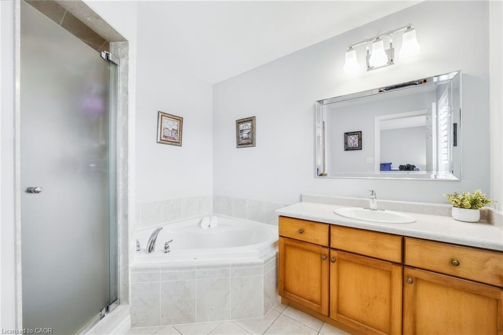 4005 Alexan Crescent, Burlington, ON - Indoor Photo Showing Bathroom
