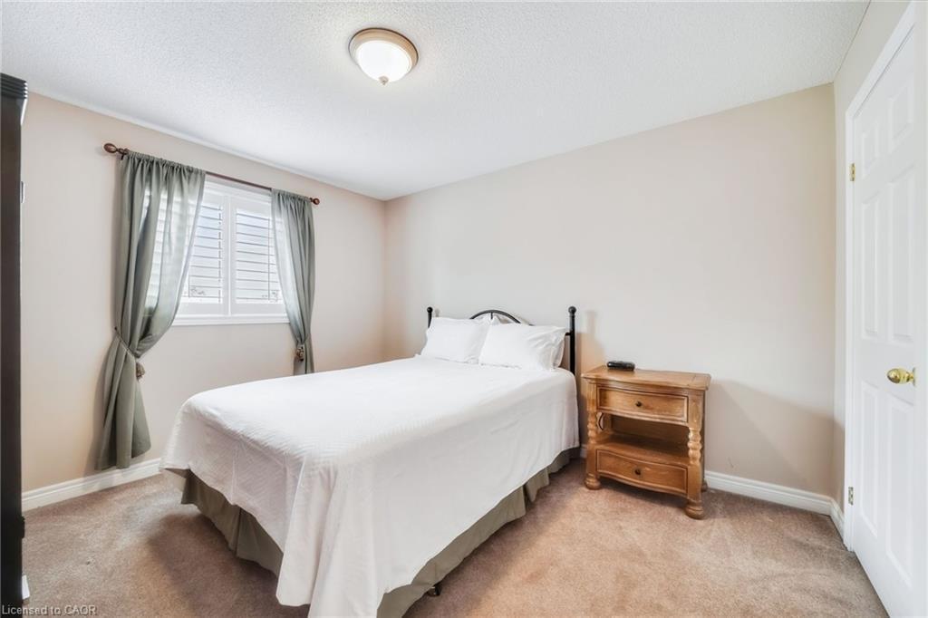 4005 Alexan Crescent, Burlington, ON - Indoor Photo Showing Bedroom