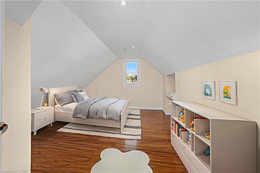 233 Normanhurst Avenue, Hamilton, ON - Indoor Photo Showing Bedroom