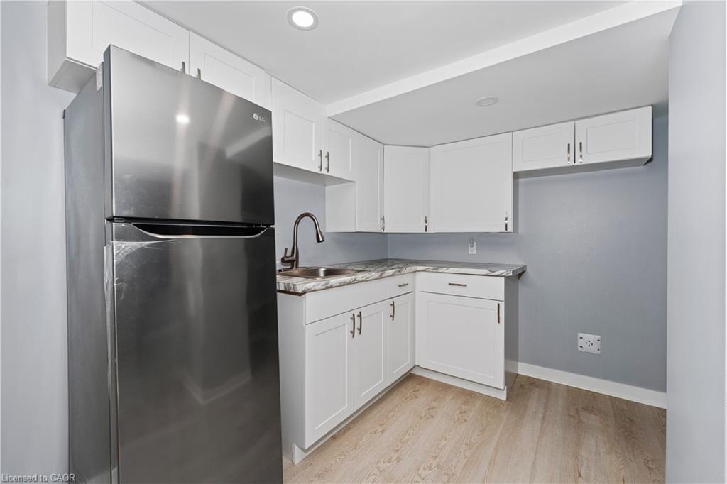 233 Normanhurst Avenue, Hamilton, ON - Indoor Photo Showing Kitchen