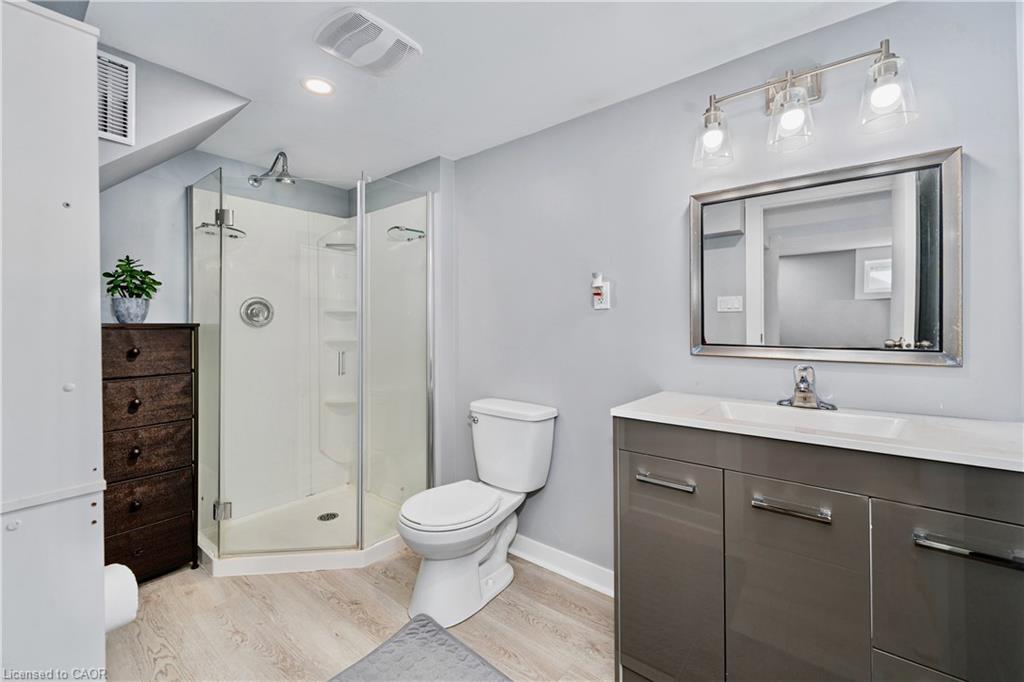 233 Normanhurst Avenue, Hamilton, ON - Indoor Photo Showing Bathroom