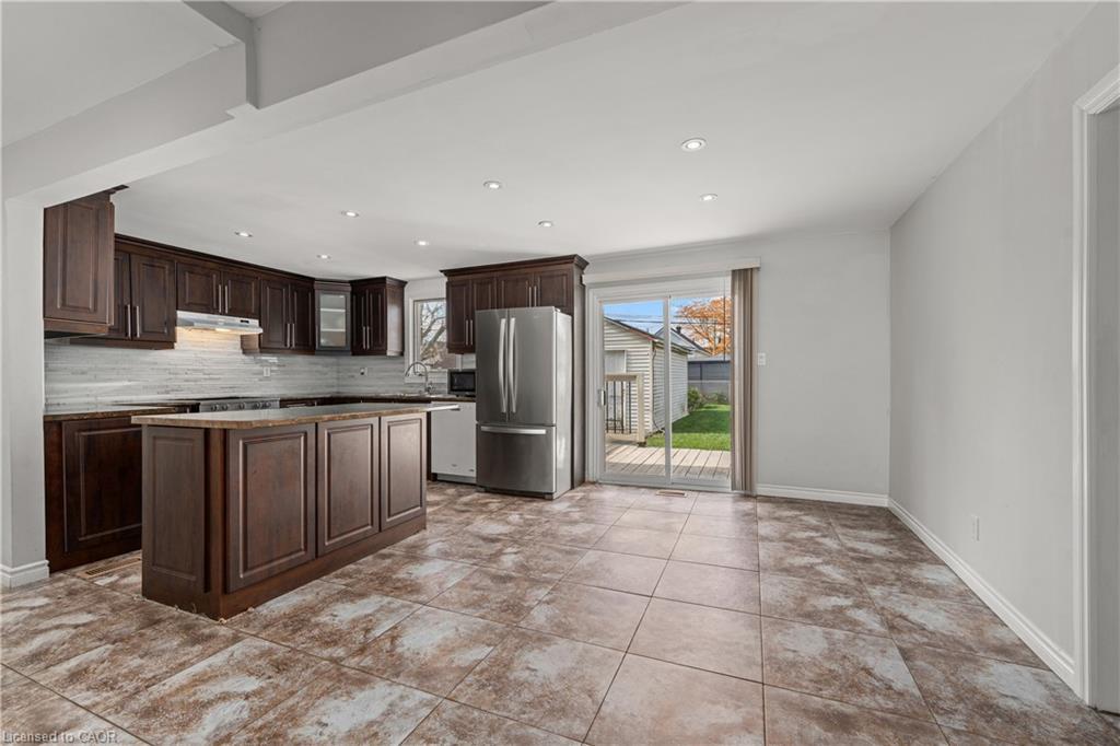 233 Normanhurst Avenue, Hamilton, ON - Indoor Photo Showing Kitchen