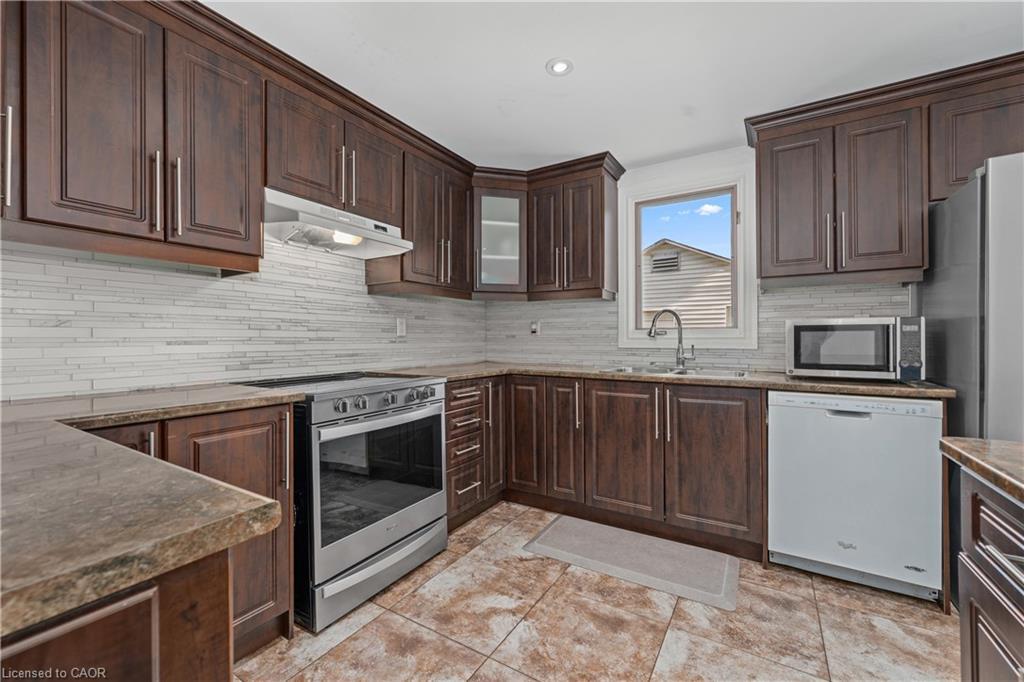 233 Normanhurst Avenue, Hamilton, ON - Indoor Photo Showing Kitchen