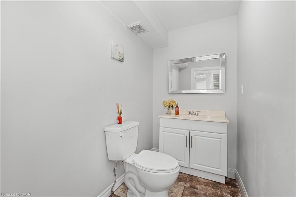 233 Normanhurst Avenue, Hamilton, ON - Indoor Photo Showing Bathroom