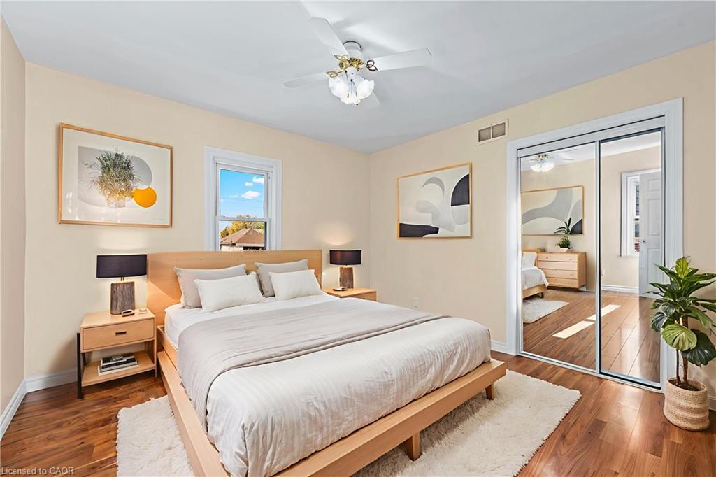 233 Normanhurst Avenue, Hamilton, ON - Indoor Photo Showing Bedroom