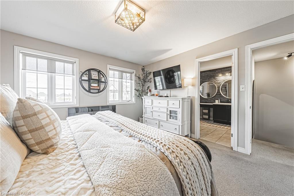 30-6 Atessa Drive, Hamilton, ON - Indoor Photo Showing Bedroom