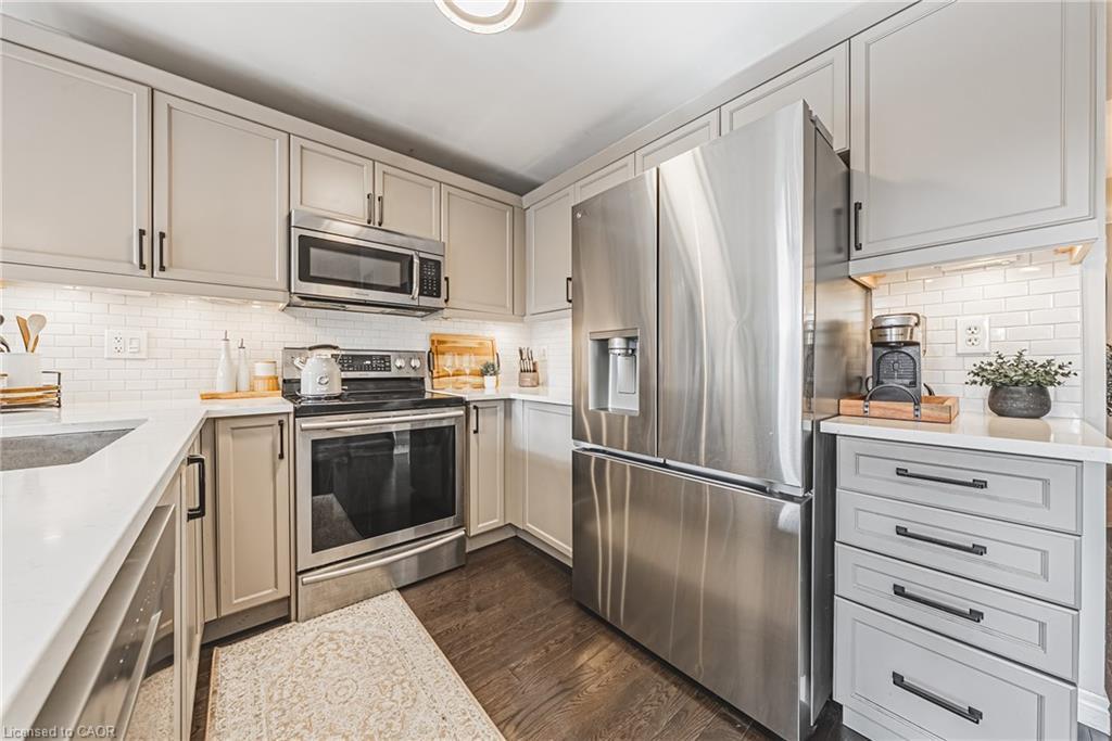 30-6 Atessa Drive, Hamilton, ON - Indoor Photo Showing Kitchen With Stainless Steel Kitchen With Upgraded Kitchen