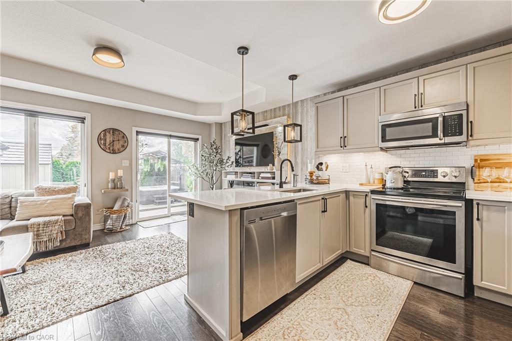 30-6 Atessa Drive, Hamilton, ON - Indoor Photo Showing Kitchen With Stainless Steel Kitchen With Upgraded Kitchen