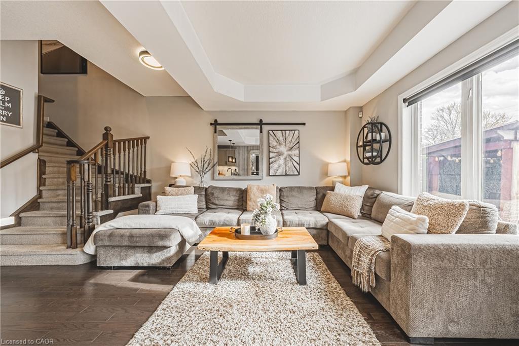 30-6 Atessa Drive, Hamilton, ON - Indoor Photo Showing Living Room