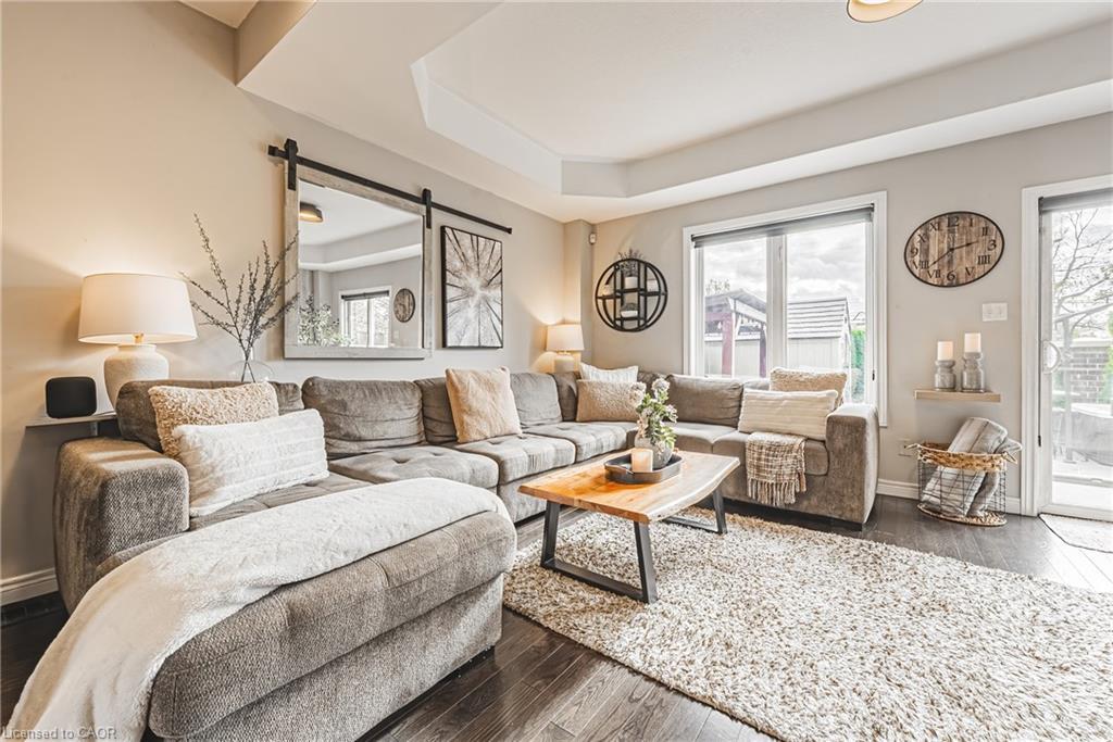 30-6 Atessa Drive, Hamilton, ON - Indoor Photo Showing Living Room