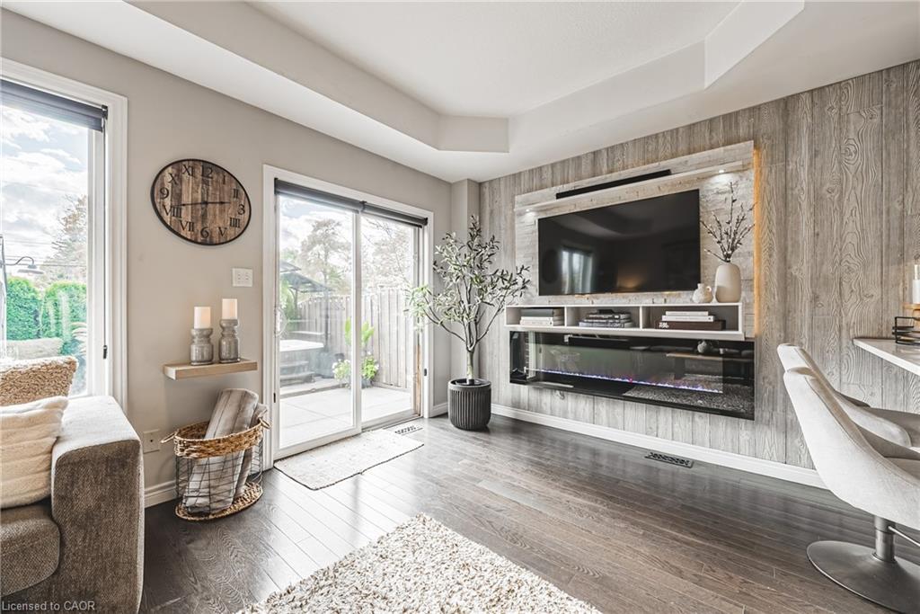 30-6 Atessa Drive, Hamilton, ON - Indoor Photo Showing Living Room