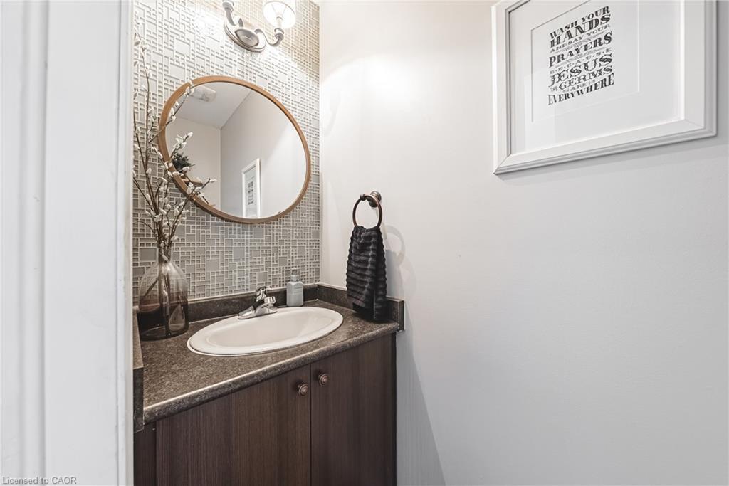 30-6 Atessa Drive, Hamilton, ON - Indoor Photo Showing Bathroom