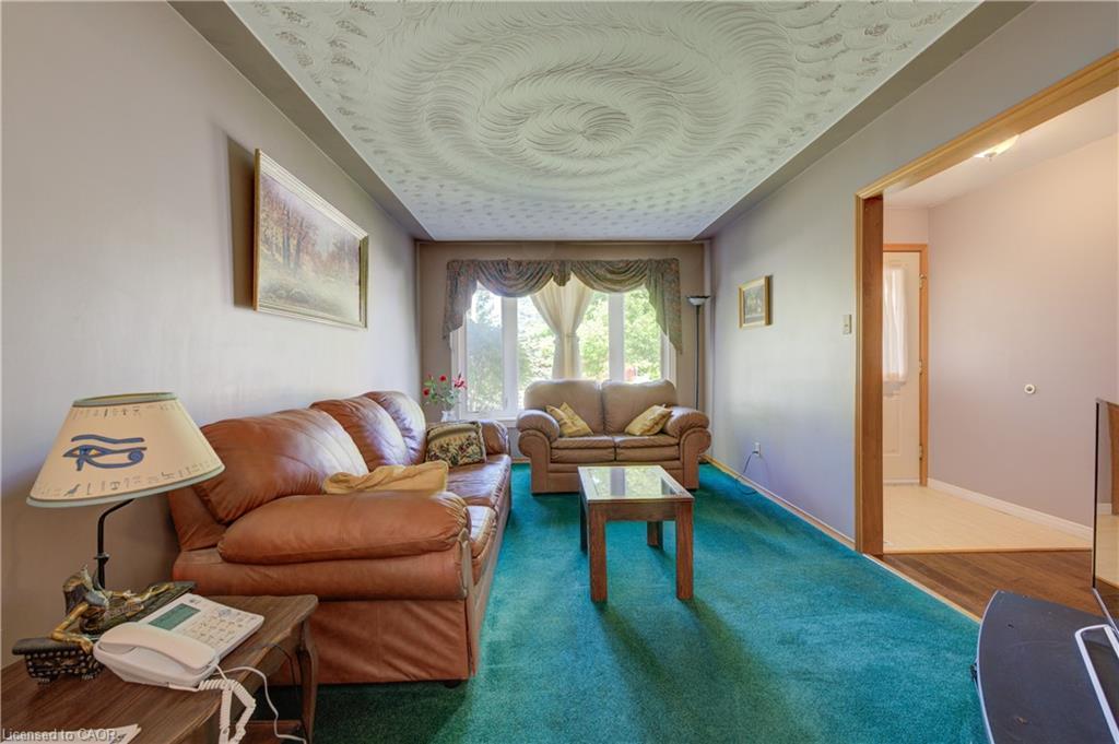 489 Northlake Drive, Waterloo, ON - Indoor Photo Showing Living Room