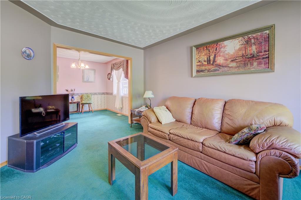 489 Northlake Drive, Waterloo, ON - Indoor Photo Showing Living Room