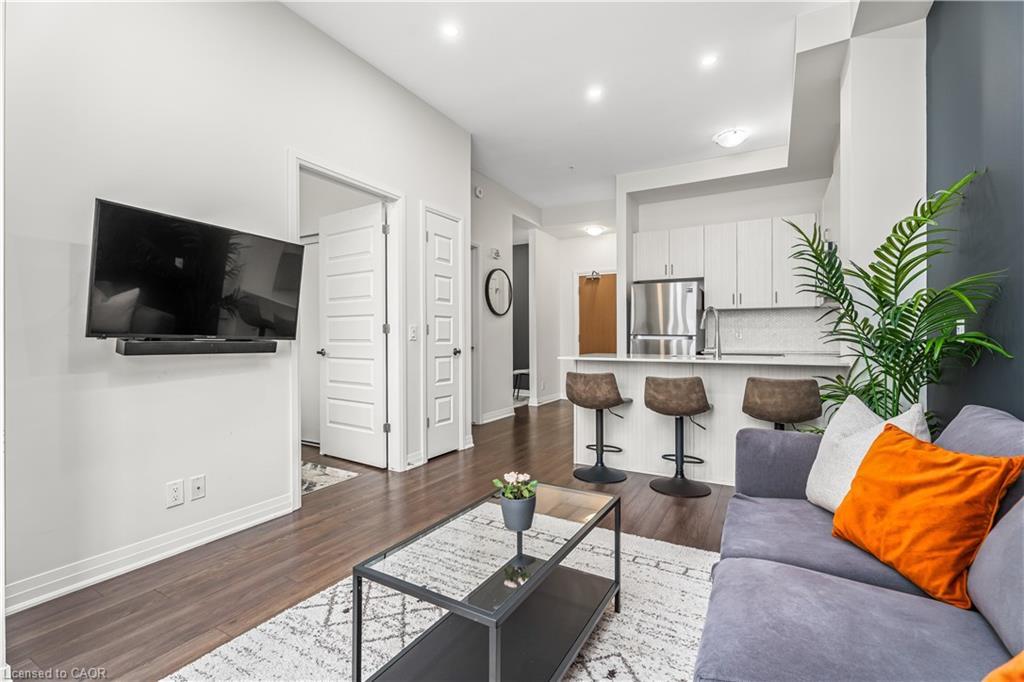 627-1105 Leger Way, Milton, ON - Indoor Photo Showing Living Room