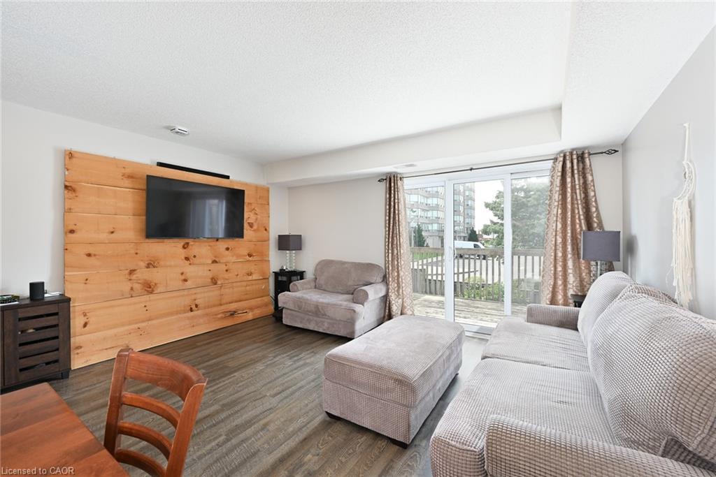 209-511 Highway 8 Street, Stoney Creek, ON - Indoor Photo Showing Living Room