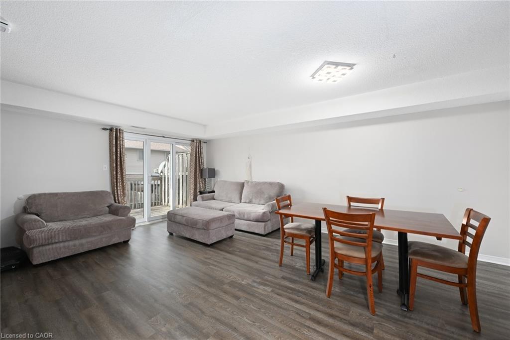 209-511 Highway 8 Street, Stoney Creek, ON - Indoor Photo Showing Living Room
