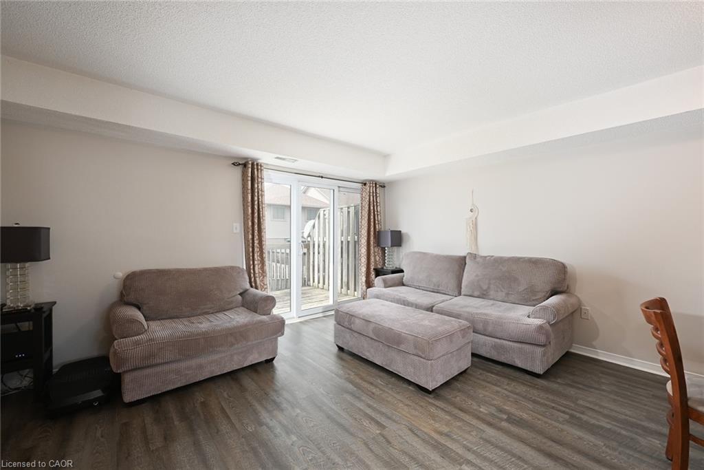 209-511 Highway 8 Street, Stoney Creek, ON - Indoor Photo Showing Living Room