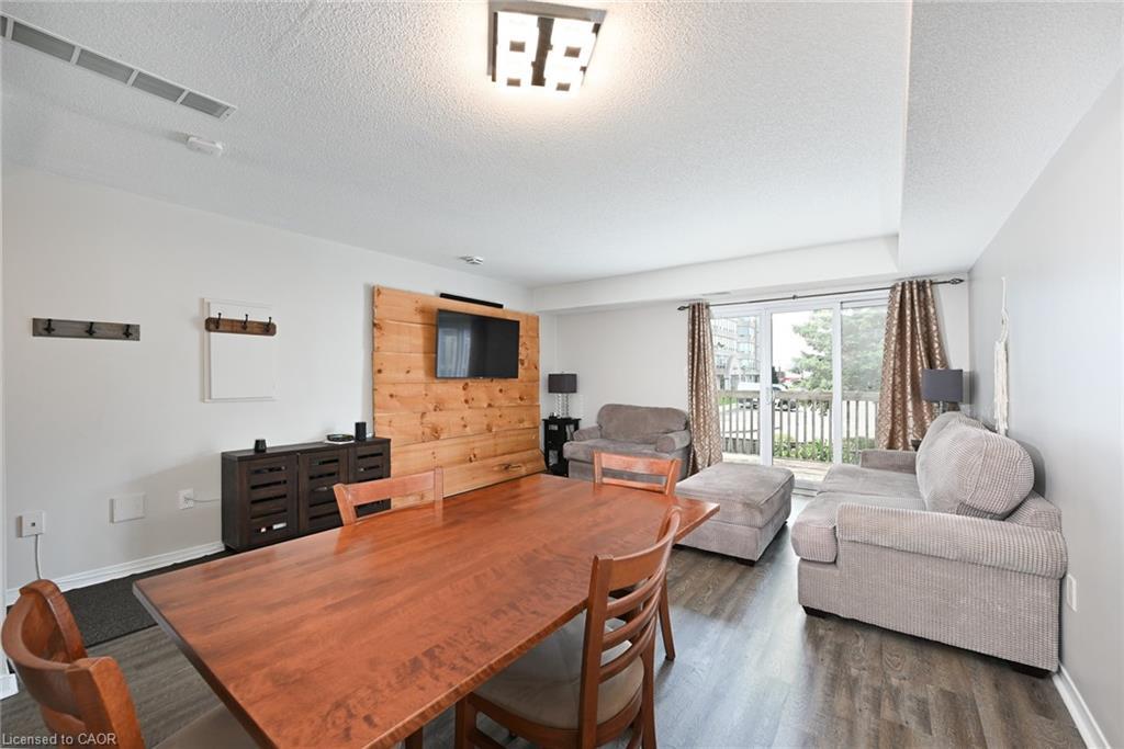 209-511 Highway 8 Street, Stoney Creek, ON - Indoor Photo Showing Living Room