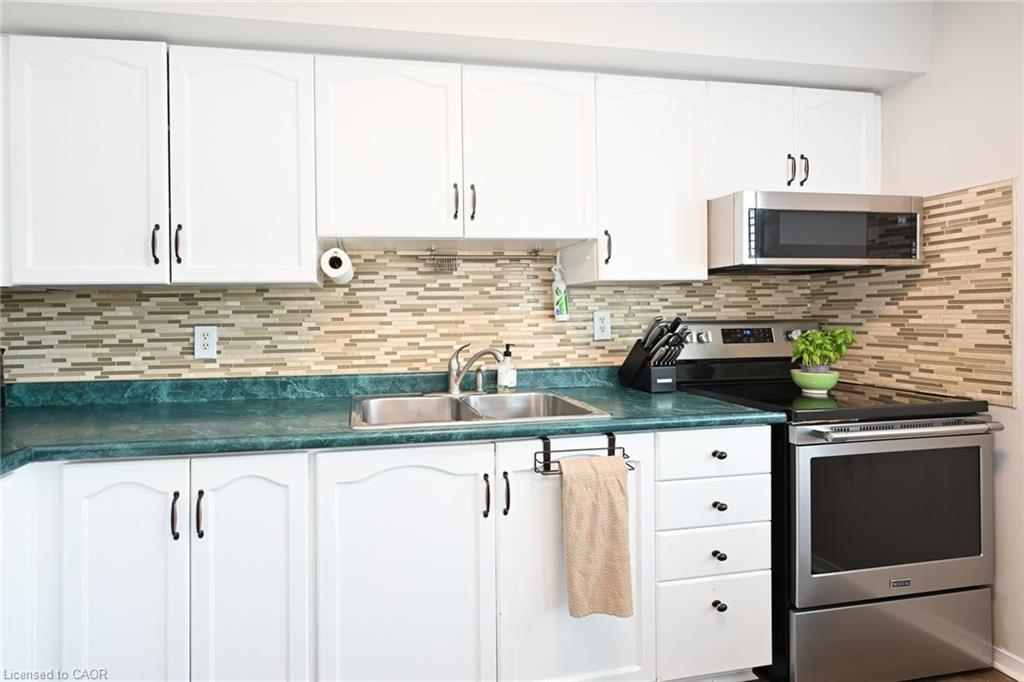 209-511 Highway 8 Street, Stoney Creek, ON - Indoor Photo Showing Kitchen With Double Sink