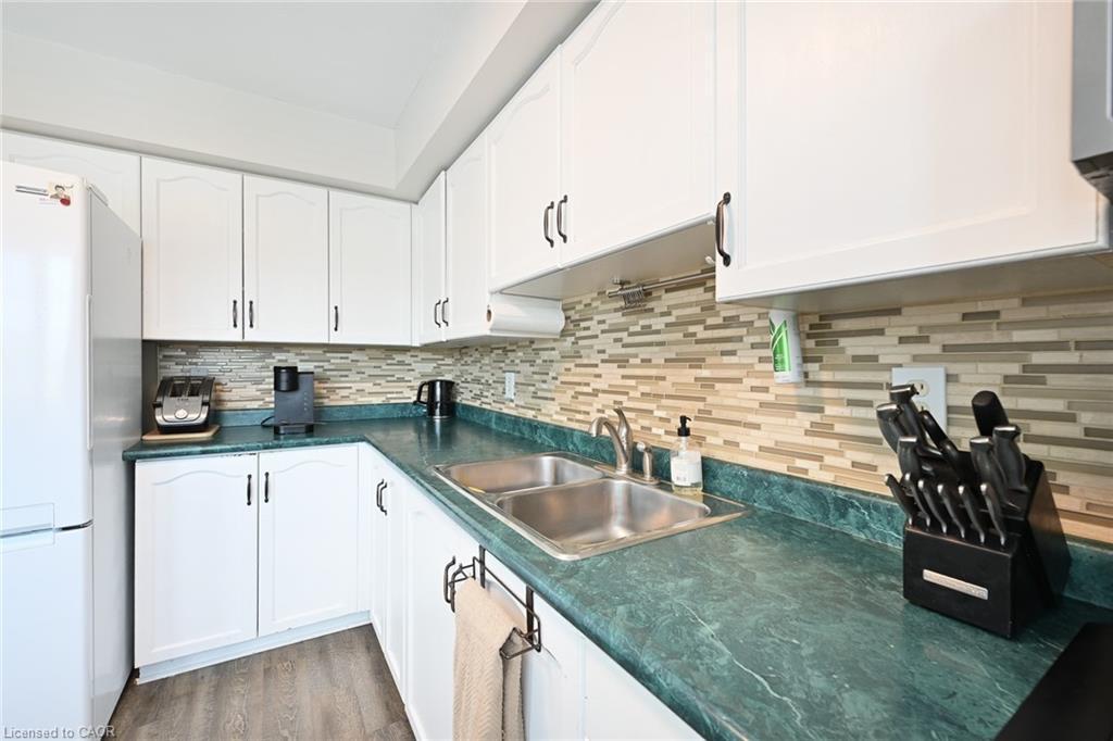 209-511 Highway 8 Street, Stoney Creek, ON - Indoor Photo Showing Kitchen With Double Sink